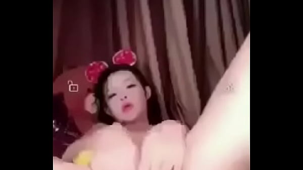 Ngân 98: Gadis Seksi Yang Bikin Pria Terpana