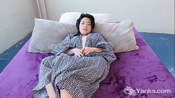 Gadis Asia Amatir Amerika Mainkan Memeknya Demi Emas