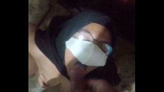 Gadis Indonesia Mandi Panas Di Kamar Mandi Sambil Meneguk Cairan Erotis