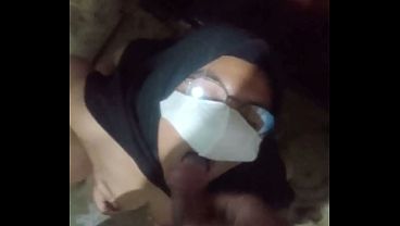 Gadis Indonesia Mandi Panas Di Kamar Mandi Sambil Meneguk Cairan Erotis