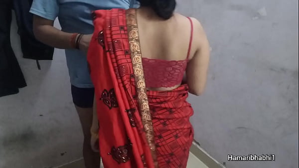 Menggoda Istri Desi Dari Belakang, Mengangkat Sari Lalu Memuaskan Nafsu.