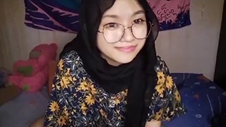 Belajar Colmek Bersama Hijab Berkacamata
