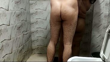 مصري جامد ينيكني في حمام بيتي مقابل زيادة راتبي من زوجي