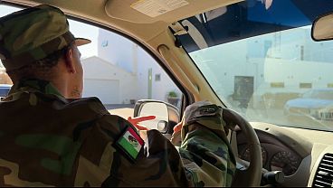 Tundukkan Dirimu Ke Interpol