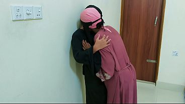 Desi Bhabhi Masak Sendiri, Panas Dan Liar Di Ranjang