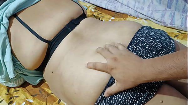 Jiya, Bhabi Desi Nakal, Nikmatnya Pijatan Di Pantatnya Yang Menggoda