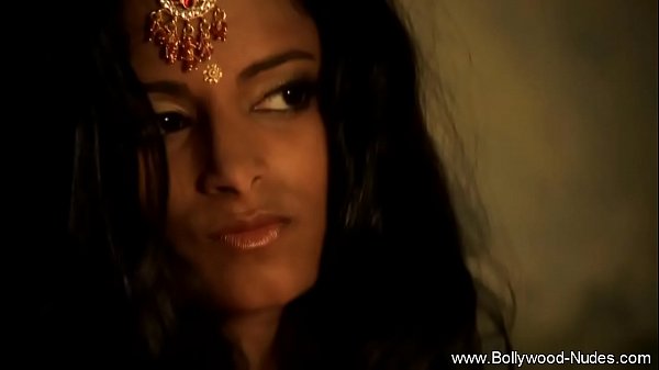 Gadis India Berambut Cokelat Dan Daya Tariknya Yang Menggoda
