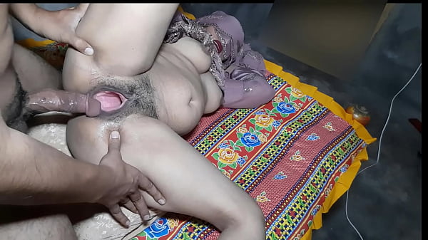 Tante Tiri Hot Menggoda Digoyang Kencang, Adegan Ranjang Hindi Yang Menggairahkan