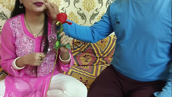Pasangan India Yang Seksi Merayakan Pekan Valentine Istimewa Dengan Rayakan Hari Mawar, Suara Hindi Menggoda Dan Saara Memberikan Pijatan Kaki Yang Menggairahkan