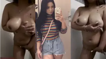 Cewek Montok Sange Colmek Sambil Pipis