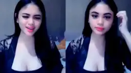 Kylie Pamer Belahan Dada Mulus Yang Menggoda