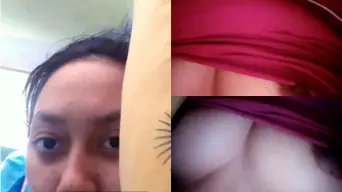 Nemu Cewek Di Ometv, Dia Langsung Buka Baju Dan Pamerin Tete Gede Montoknya.