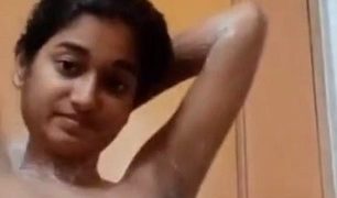 Video Mandi Remaja India, Sendirian, Basah Kuyup Bikin Greget