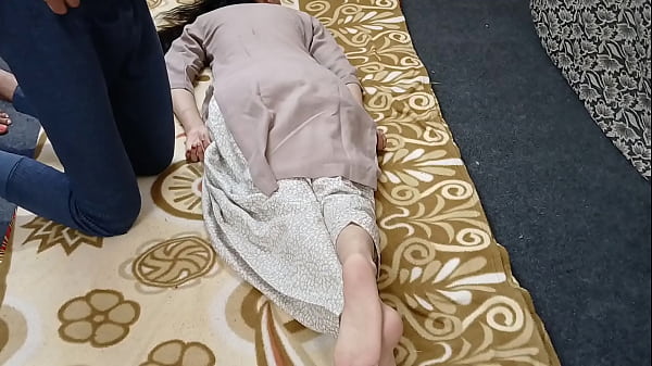Malam Panas Bersama Bibi Punjabi, Suara Erotis Menggoda
