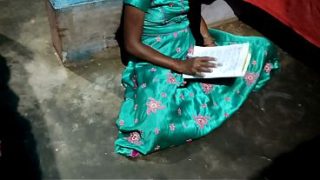 Guru Hot Menggoda Bhabhi Desi Yang Lagi Baca Buku