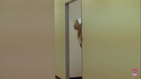 Blonde Gadis Perawat Menggoda Dan Bercinta Dengan Sesama Perawat Dan Dokter