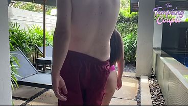Gadis Thailand Menggoda Klien Bule Berkepala Besar Untuk Oral, Bercinta, Dan Muncrat Deras!