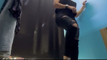 Ganti Baju Di Ruang Ganti, Cewek Rusia Montok, Pentilnya Kelihatan.