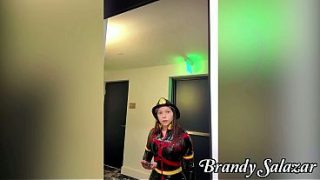 Cewek Latin Panas Brandy Salazar Pake Baju Pemadam Kebakaran, Pengen Mainin Selang Lo Yang Tegang