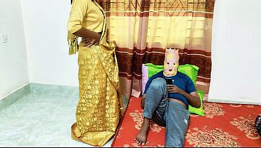 Bhabhi Desi Saree Lepas, Suami Sama Ngewe Panas Di Kamar.