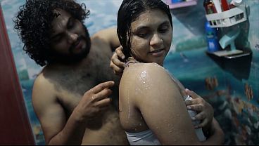Cewek India Abangnya Mandi Panas, Romansa Bikin Greget