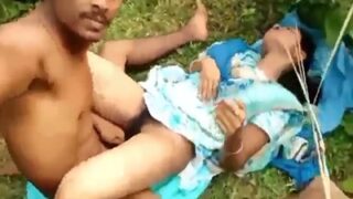 Desi Mesum Ngewein Pacar Orang Di Semak-semak