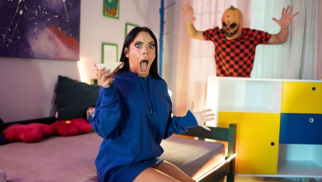 Fakehub – Prank Hari Halloween Bareng Temen Kontrakan Sambil Mainin Bodi Basah