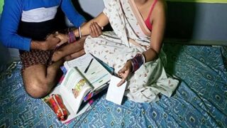 Guru Ngentot Murid Di Video Mesum, Kontol Murid Dimasukin Ke Memek Guru.
