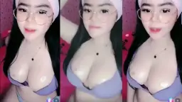 Sasa Belahan Dada Montok Basah, Siap Digoyang Nikmat.