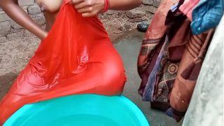 Rati Mandi Di Kamar Mandi, Suara Hindi Bikin Makin Panas, Bikin Ngaceng