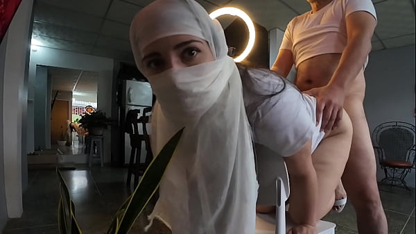 Ibu-ibu Berhijab Ngentot Keras Sampe Maninya Muncrat Di Pantatnya – Selingkuh Hijab