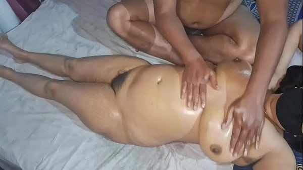 Desi Bhabhi Bugil Total Dipijit Panas-panas