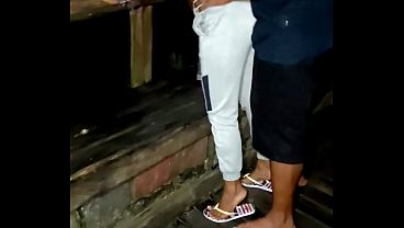 Gadis Seksi Di Kios Pantai, Goyangin Pantat Bikin Pengen Ngeres