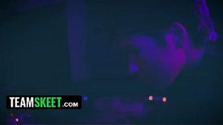 Cyberpunk Brooklyn Gray Jadi Cewek Futuristik, Digenjot Habis-habisan Sampe Penuh