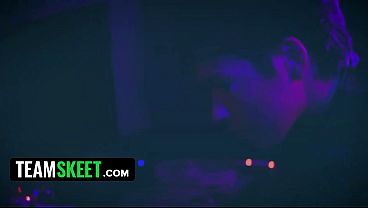Cyberpunk Brooklyn Gray Jadi Cewek Futuristik, Digenjot Habis-habisan Sampe Penuh