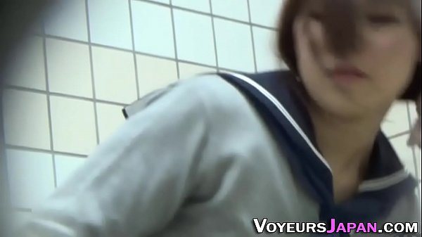 Cewek Jepang Manjain Kacangnya