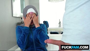Tetangga Hijab Kaget Dapat Kejutan Kontol Besar Dari Sophia Leone, Nicky Rebel