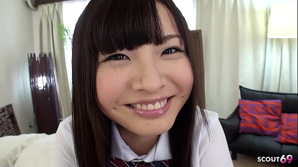 Gadis Jepang Mungil 18 Tahun Digoda Om Asing, Dicabuli Sampai Tembus Darah Pertama Di Film Porno Jepang Tanpa Sensor