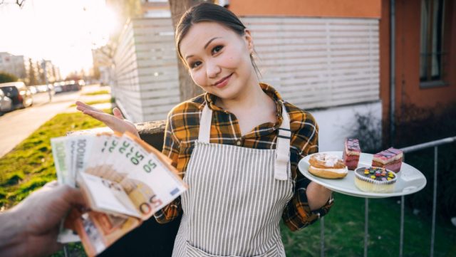 Agen Umum – Kue Krim Dan Satu Suntikan Krim Di Dalam