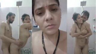 Bokep Desi Panas, Bhabhi Sama Adik Ipar Ngewe Di Kamar Mandi