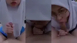 Hijab Manis Kacamata Polos, Bibir Mungil Ngecap Batang Keras.