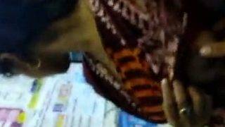 Mbak Pegawai Toko Pamer Payudara, Bikin Ngiler