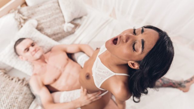 Ngewe Panas Sama Cewek Muda Bikin Makin Bernafsu