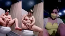 Viona Lagi Ngocok Di Wc Umum, Suara Napasnya Bikin Makin Basah