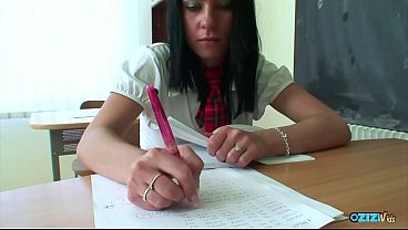 Gadis Baik-baik Jadi Rusak Gara-gara Teman Sekelas Nakal, Main Cosplay Seru Dan Panas.
