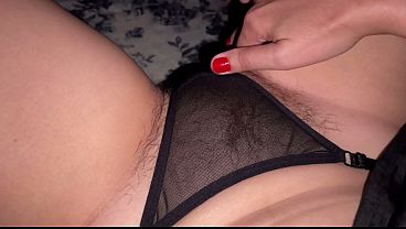 Tonton Ibu Nakal Ini Mainin Memek Berbulunya. Pov Dari Depan.