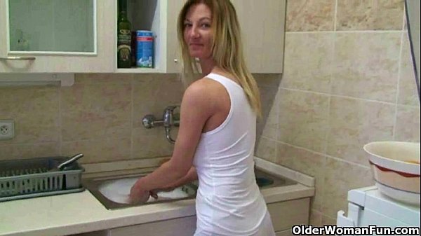 Mama Bikin Video Coli Sendiri Di Rumah, Bikin Makin Greget.
