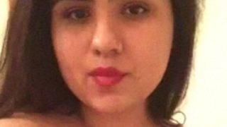 Berita Panas, Cewek Pembaca Berita Pakistan Seksi Selfie Kencing Sendiri Bocor