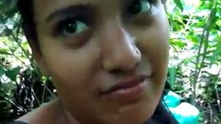 Gadis Manis Lagi Main-main Sama Pacarnya Di Tengah Hutan, Basah Kuyup Keringatan, Nafas Tersengal-sengal.
