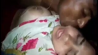 Gadis Seksi Ini Biarin Si Miskin Ngentot Memeknya Di Mms Desi Xxx